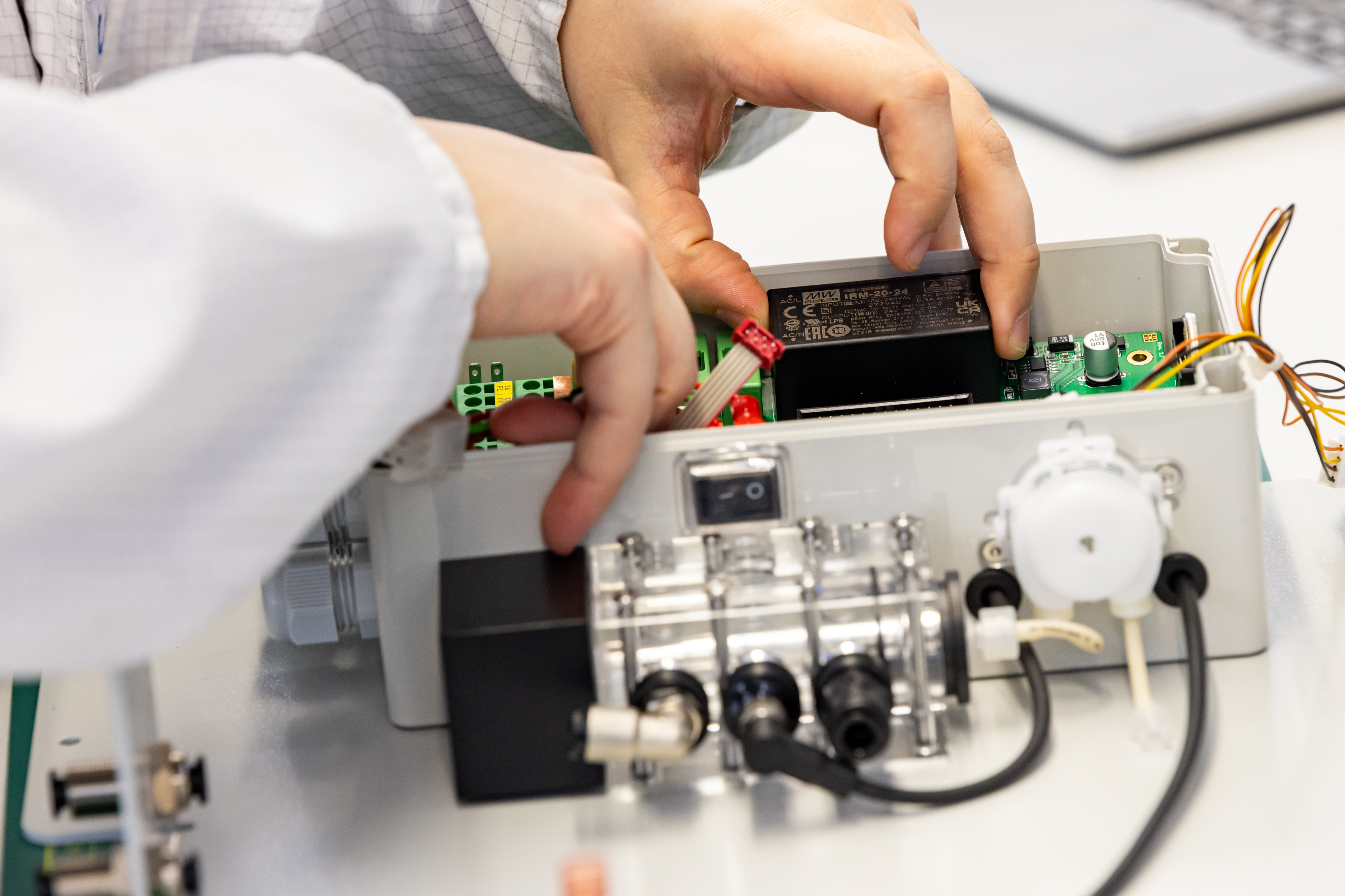 Komplettmontage und Baugruppenmontage